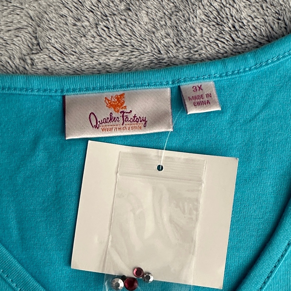 Quacker Factory Aqua V-Neck with Seahorse Embellishments - Picture 3 of 3
